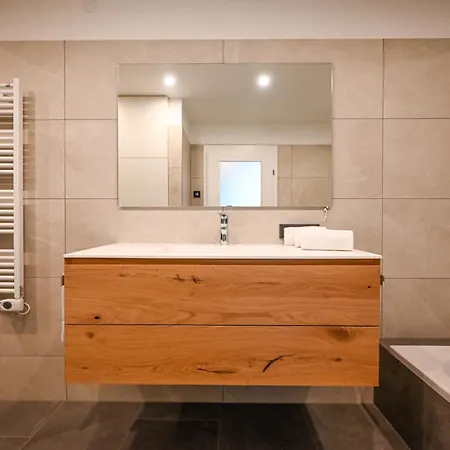 Domizil Thirteen - Sauna And Glacier View דירה קפרון